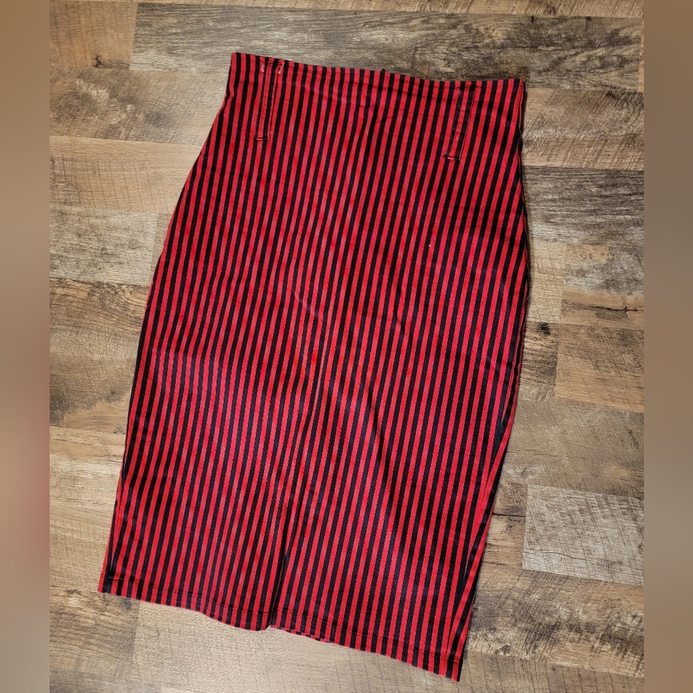Switchblade stiletto pencil skirt